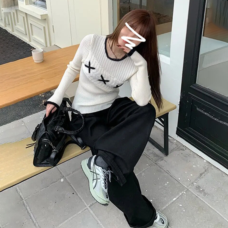 新款設計感白色毛衣女秋冬季高級感修身內搭打底針織長袖上衣