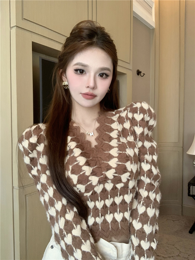 實拍~2024早春新款法式甜美愛心蕾絲V領洋氣收腰小個子打底衫