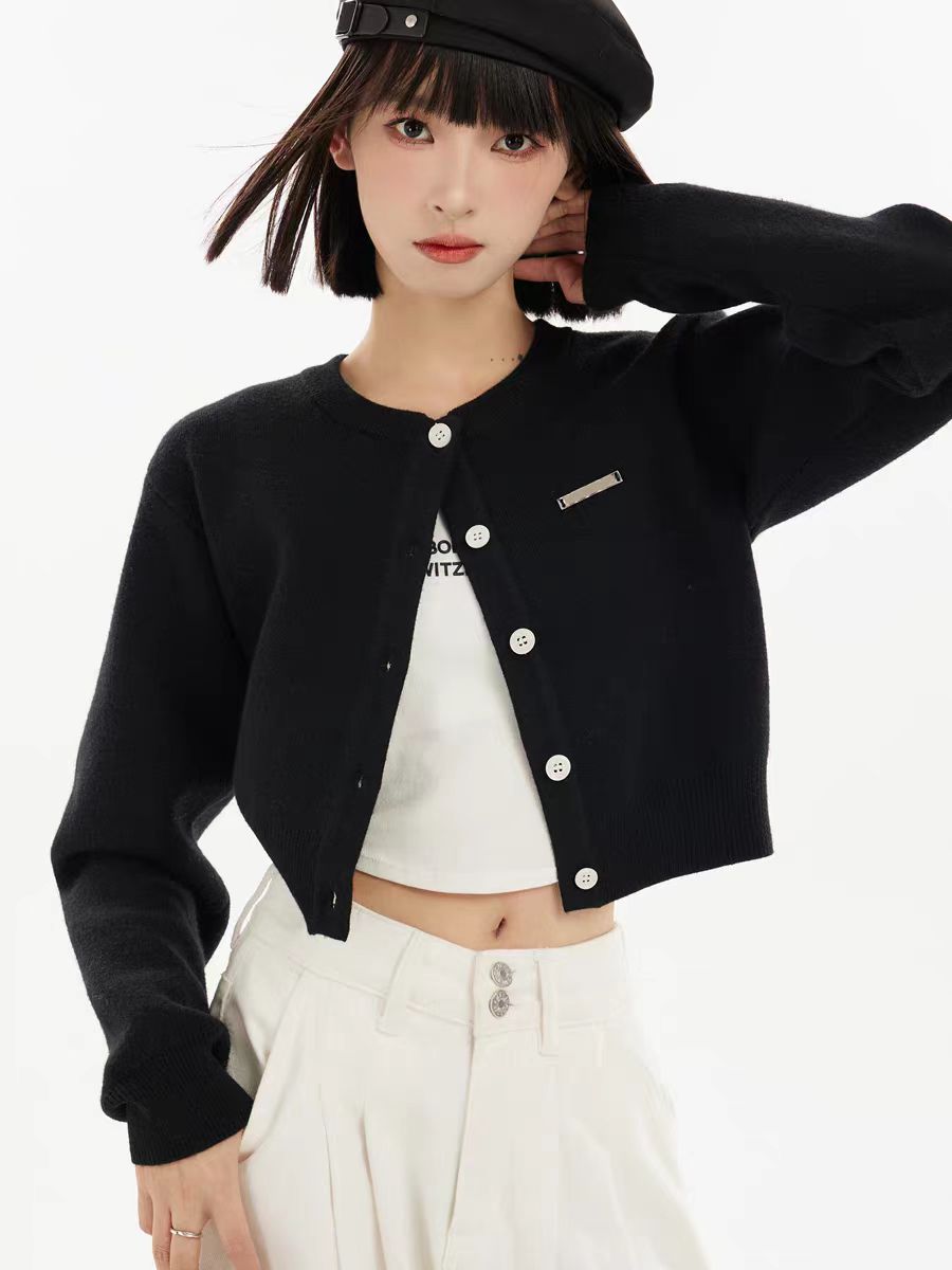 Autumn new women's clothing 2024 high-end cold style short coat knitted cardigan chic top design
