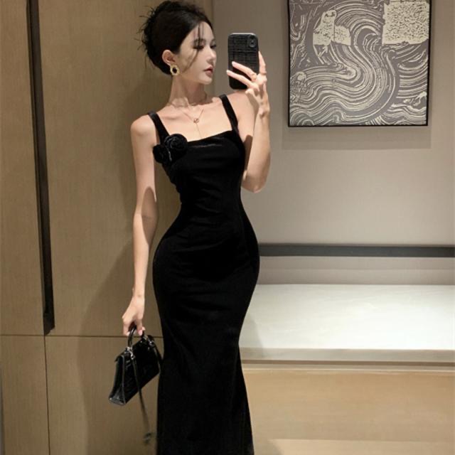 生日聚會禮服裙秋冬新款法式金絲絨背帶魚尾連衣裙女黑色吊帶裙子