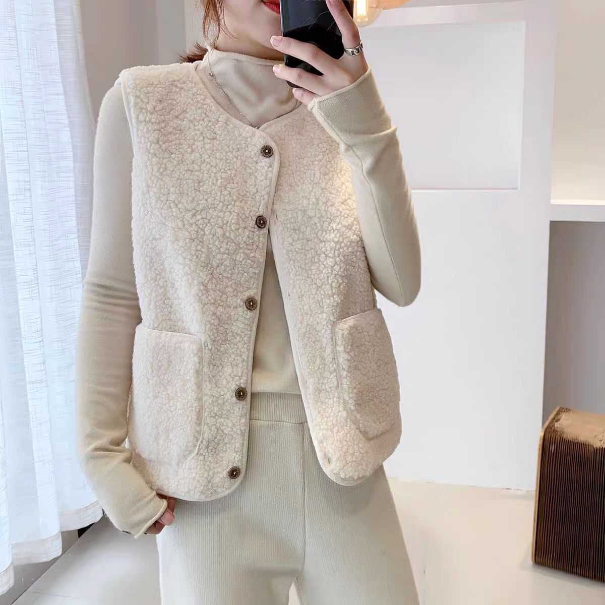 Vest for women, autumn and winter short Korean style fur one-piece lamb plush versatile vest vest jacket