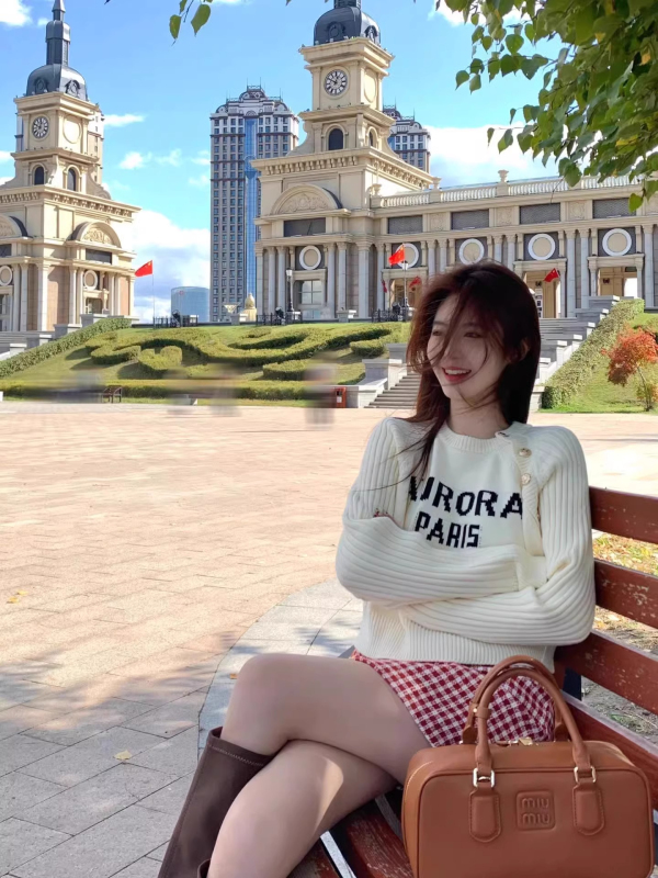 天貓質量溫柔短款毛衣女字母提花設計感小眾別致針織打底衫