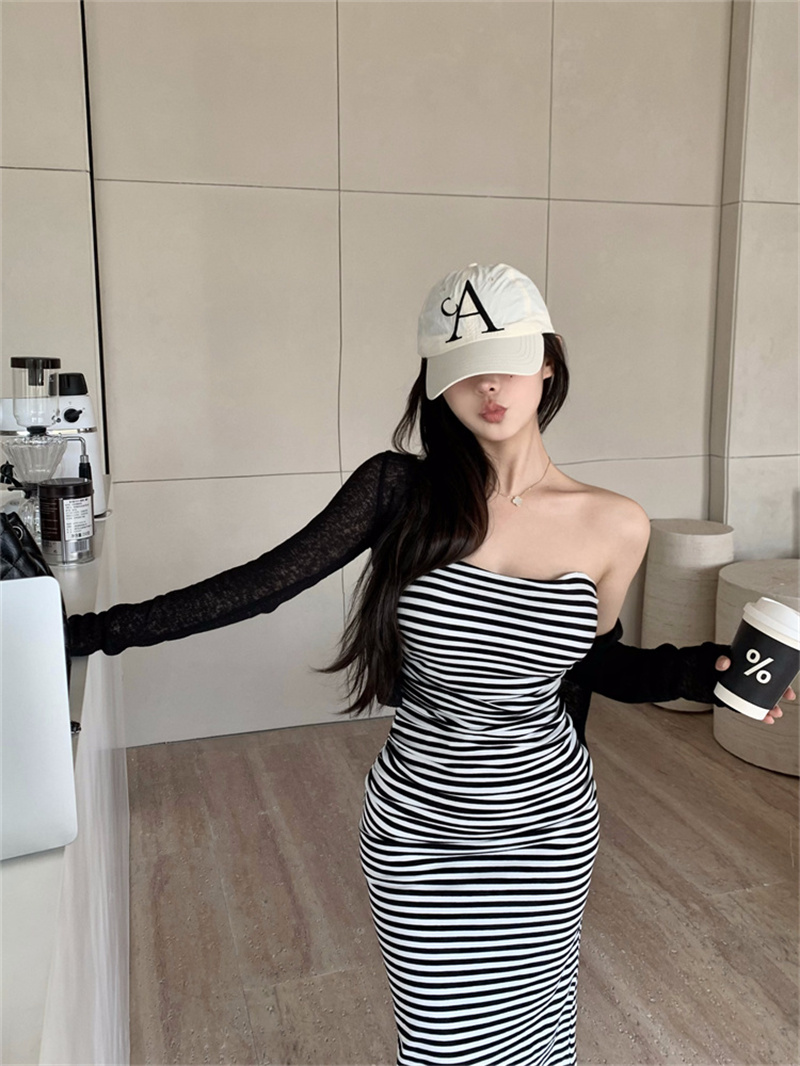 Actual shot of new spring one-shoulder strapless backless dress knitted long-sleeved cardigan