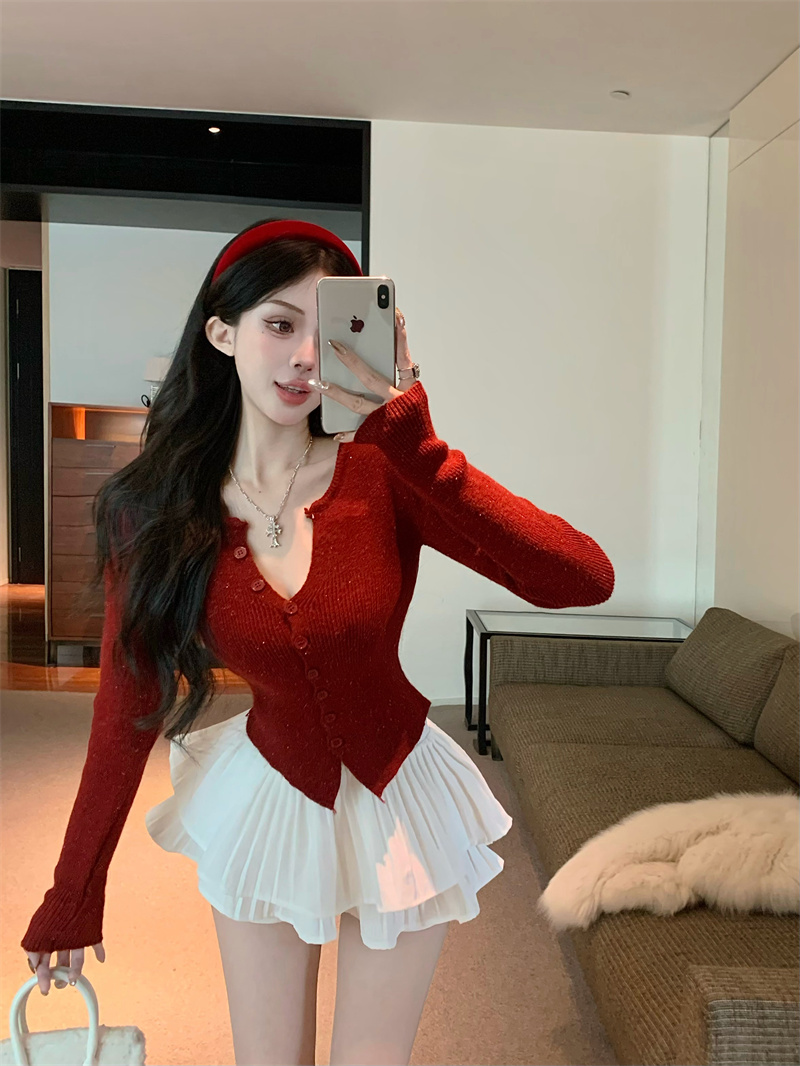 Actual shot of pure lust hottie V-neck new sweater with slim fit top, long-sleeved knitted cardigan for women