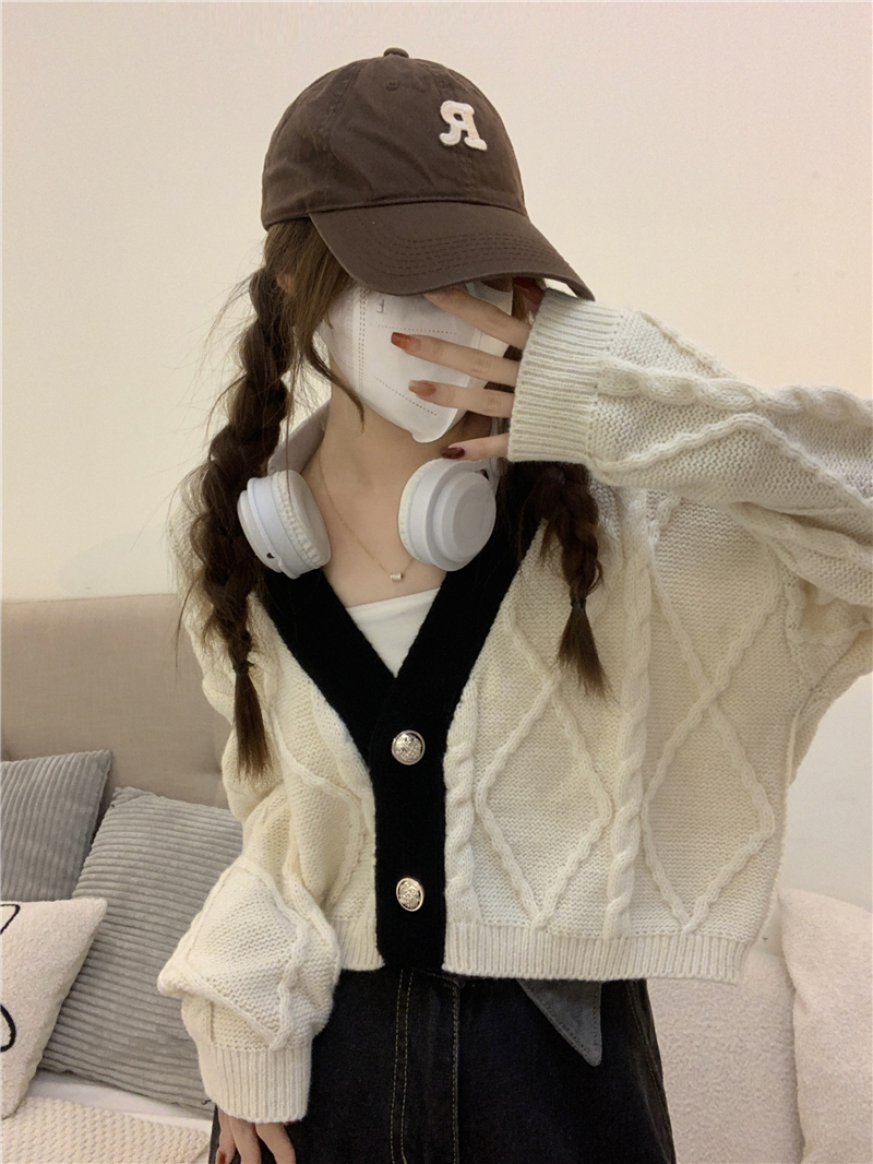 Actual shot of new retro small knitted short cardigan sweater