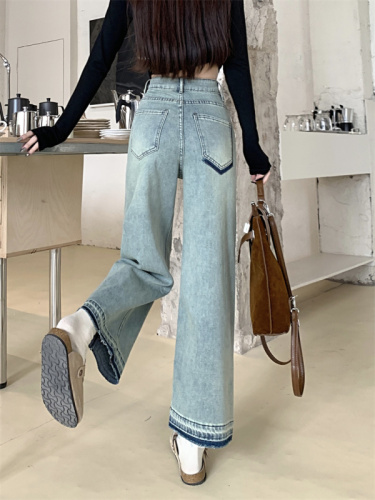 Real shot of retro light-colored jeans for women, spring design, loose straight wide-leg pants, versatile slimming high-waisted trousers