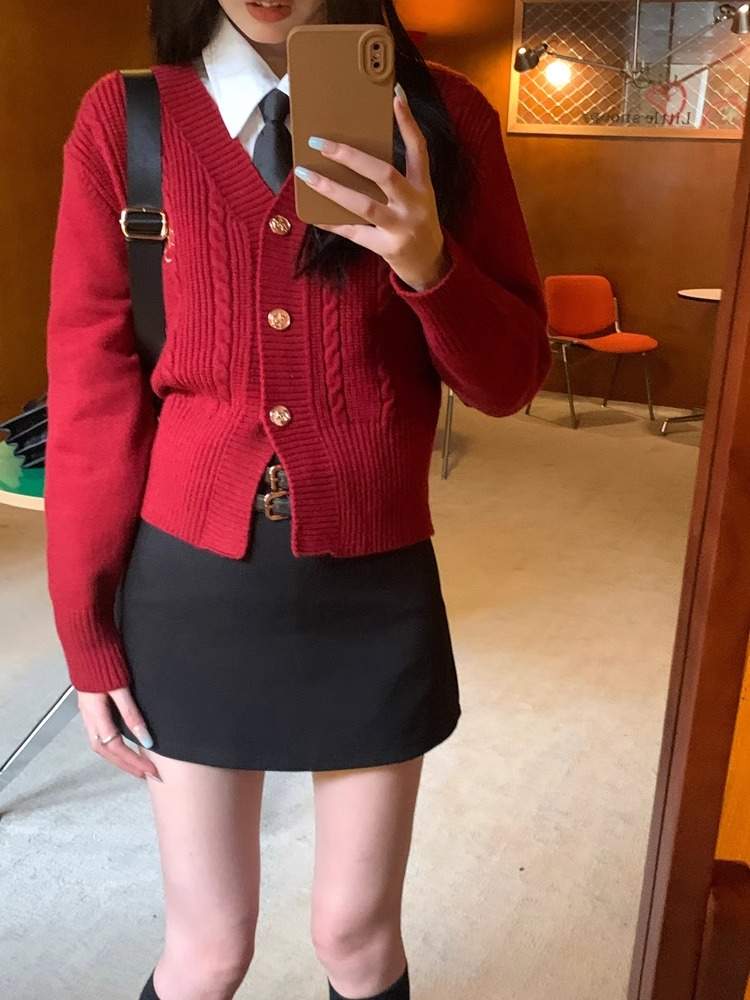 Sheep wool 2024 college style V-neck design niche Korean style unique knitted cardigan sweater