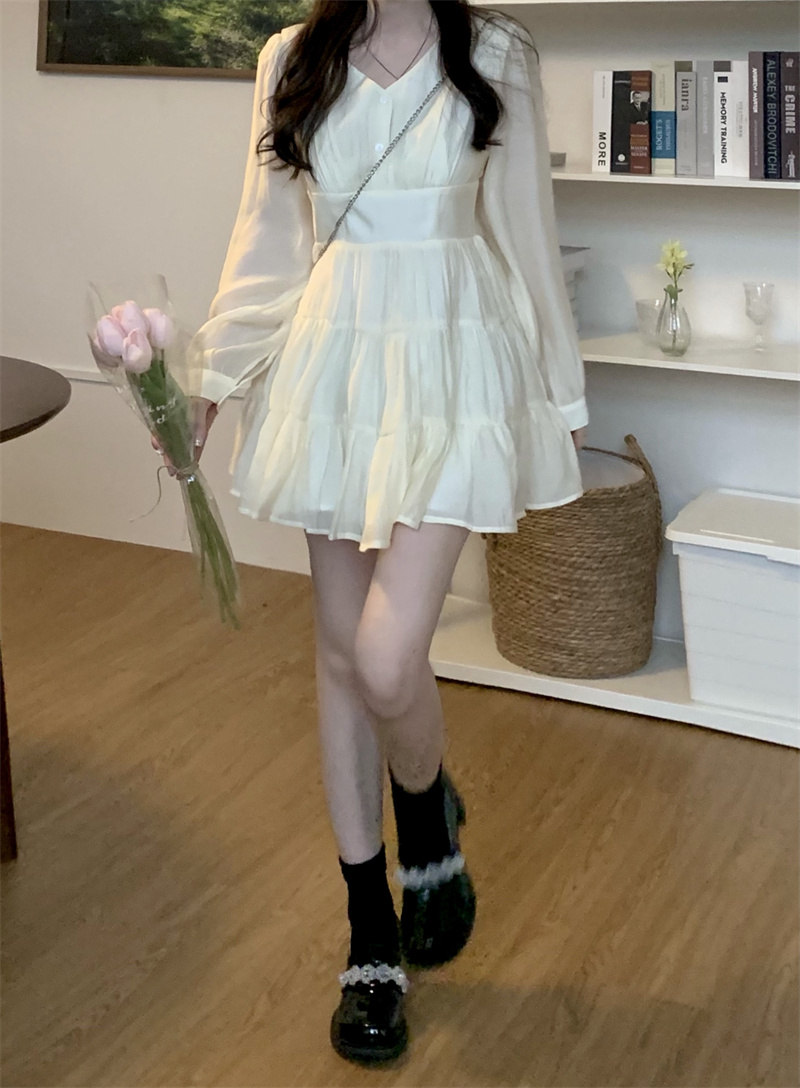 實拍~V領仙氣長袖褶皺收腰紐扣百褶連衣裙