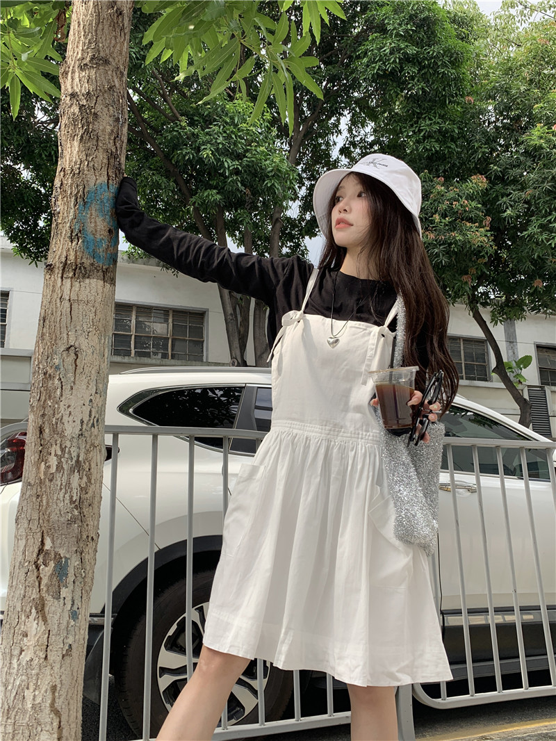 x Real shot of eight breasts with the same style Korean style loose age-reducing suspender dress + long-sleeved bottoming shirt