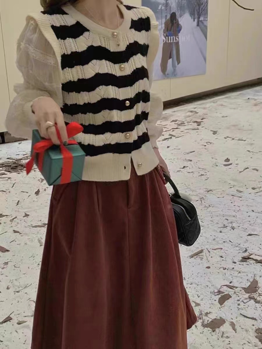 假兩件2024春季新款女撞色條紋圓領毛衣拼接透視泡泡袖甜美上衣潮