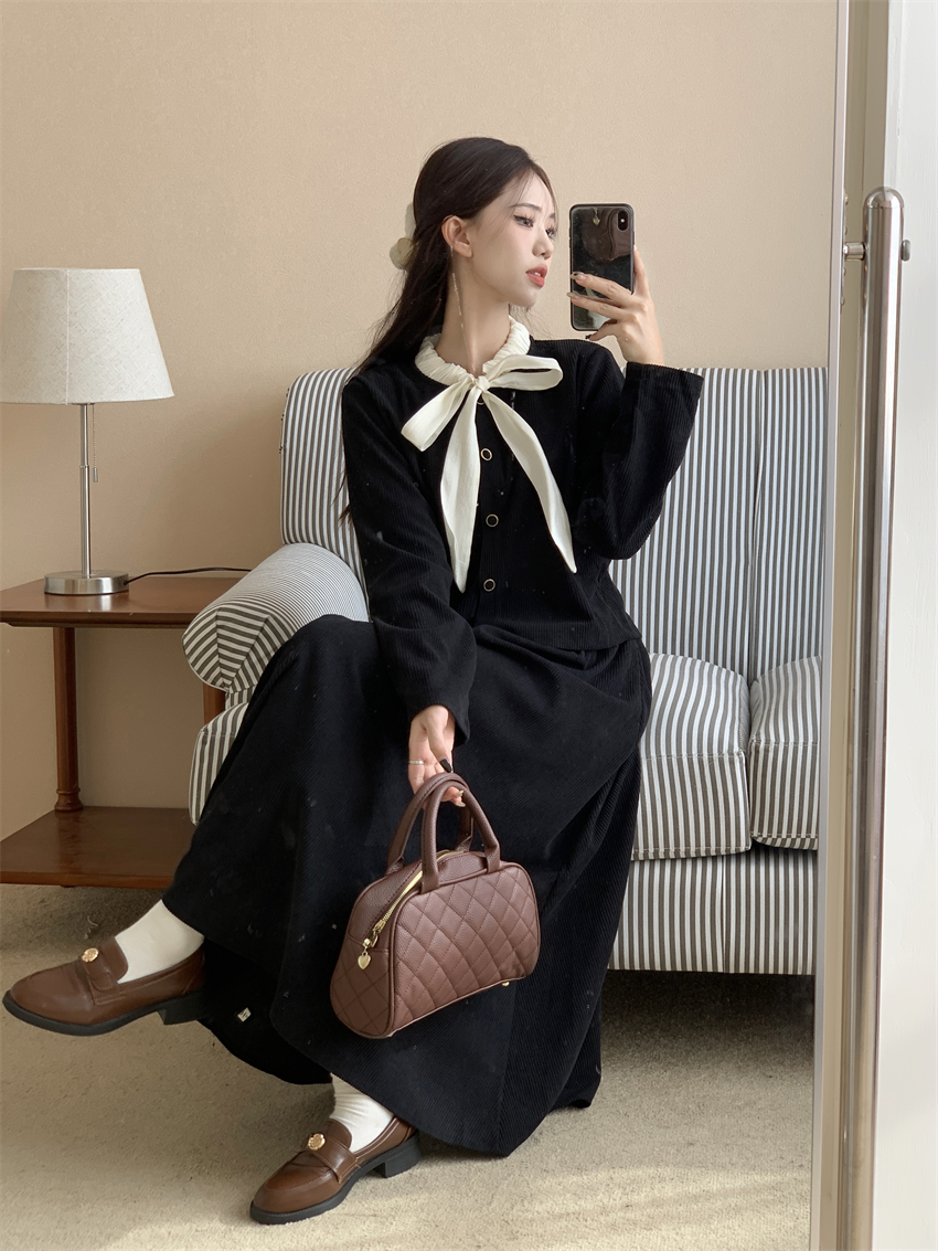 Actual shot of new tea style corduroy spring new French style long-sleeved top with skirt suit for women