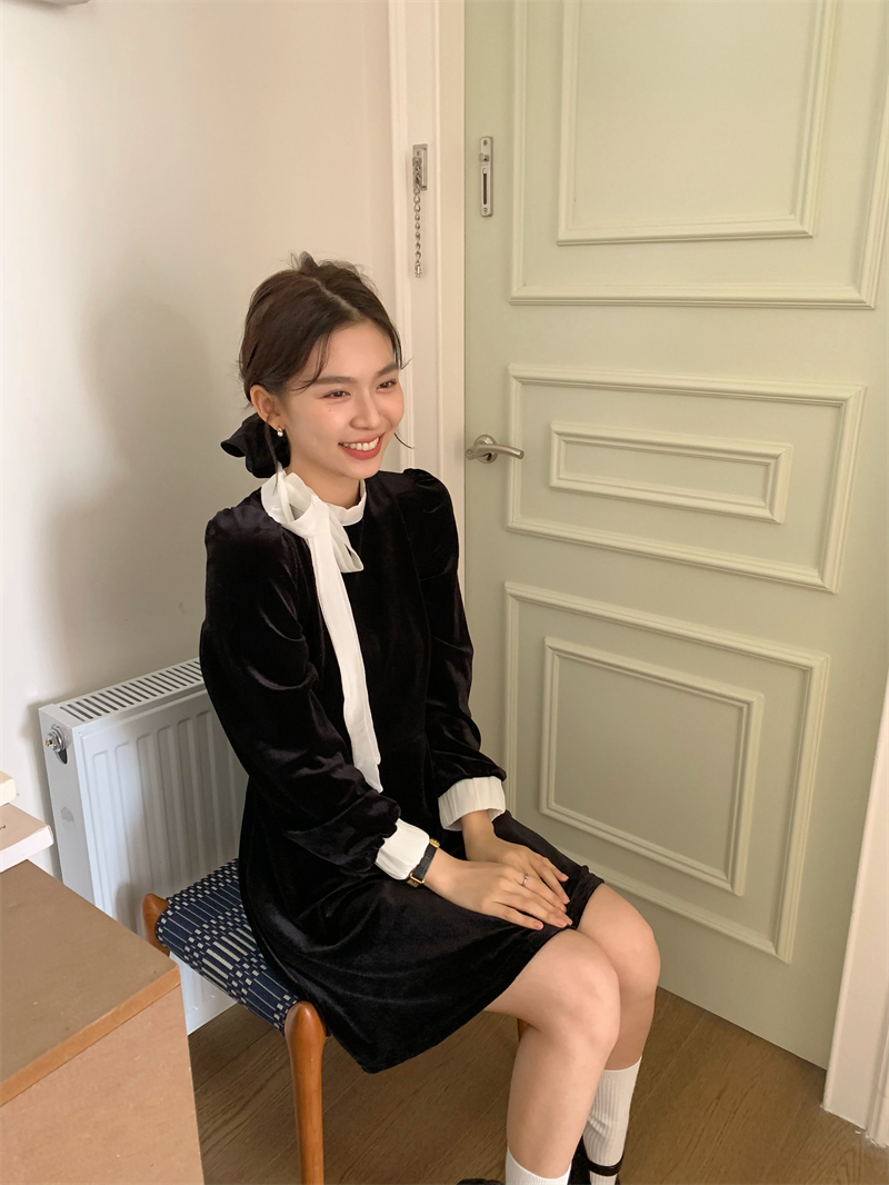 Real shot Korean retro annual party contrasting color small stand-up collar bow velvet dress