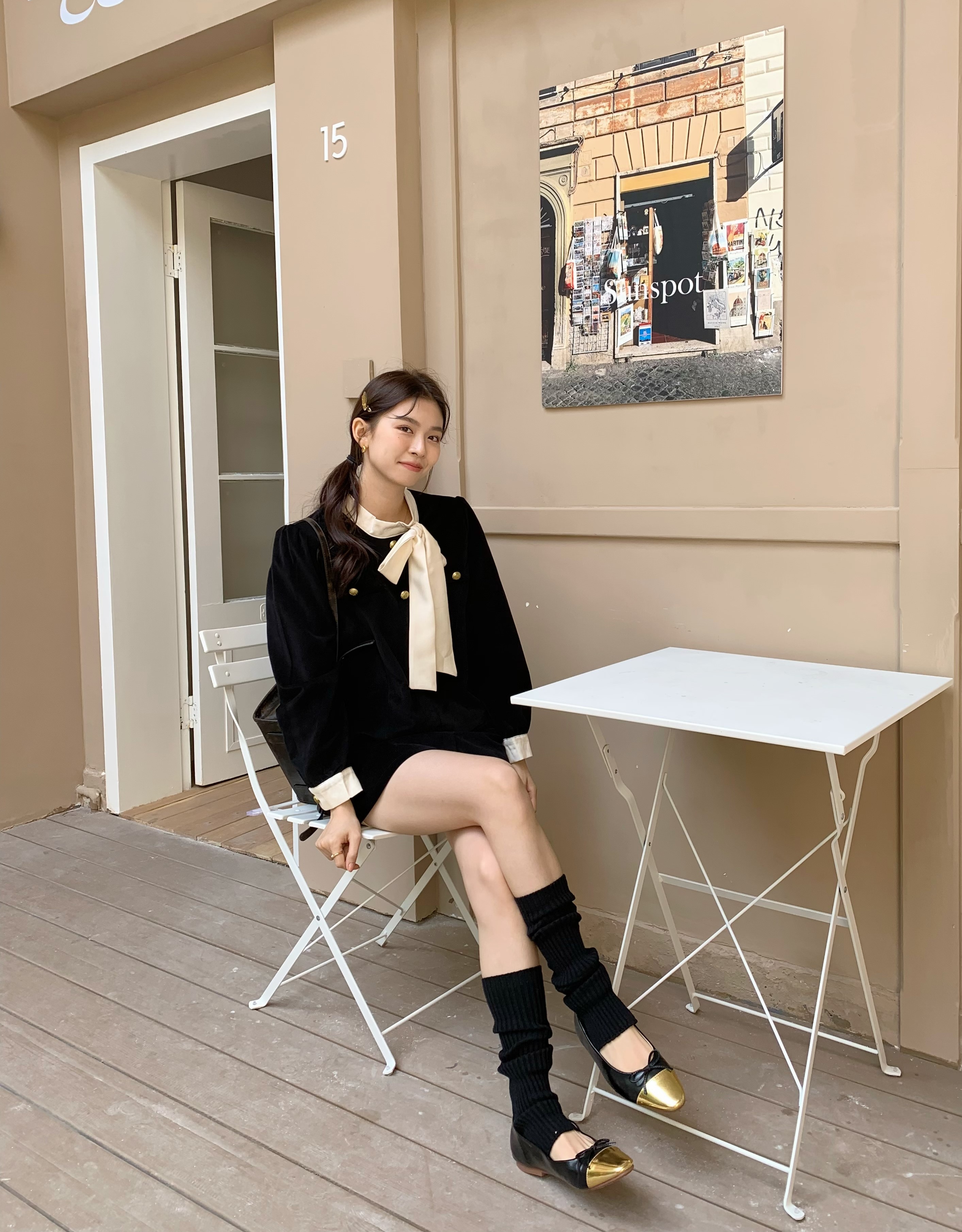 Real shot of French retro contrasting color bow small stand-up collar top and versatile skirt suit