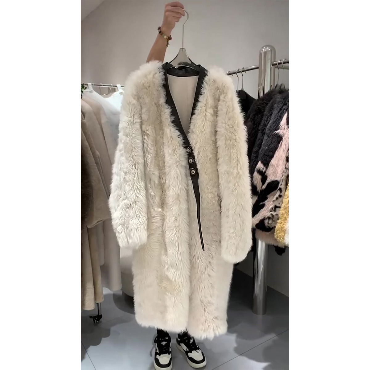 Quality Inspection Officer Pictures Autumn and Winter Women's New Fashionable Age-Reducing Imitation Lamb Wool V-neck Diagonal Button Fur One-piece Long Jacket