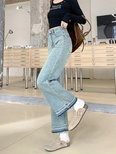 Real shot of retro light-colored jeans for women, spring design, loose straight wide-leg pants, versatile slimming high-waisted trousers