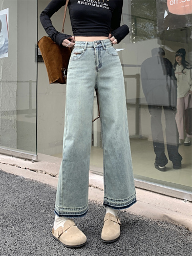 Real shot of retro light-colored jeans for women, spring design, loose straight wide-leg pants, versatile slimming high-waisted trousers