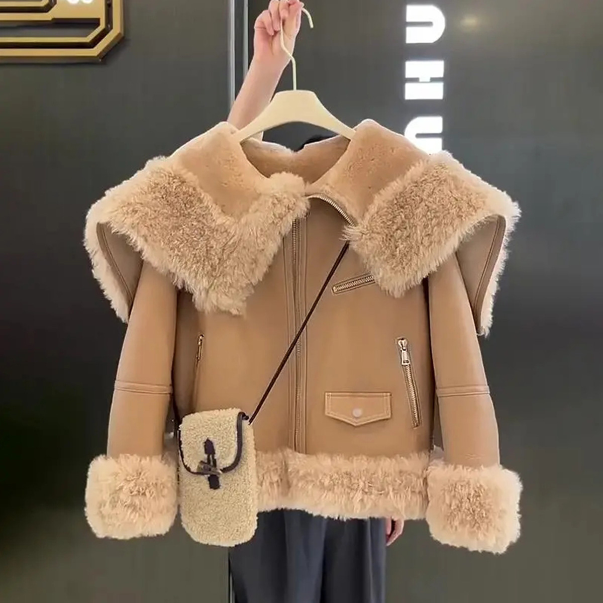 Quality inspector's picture of Maillard's autumn and winter outfit, light and mature style fur all-in-one fur biker jacket, plush velvet jacket for women