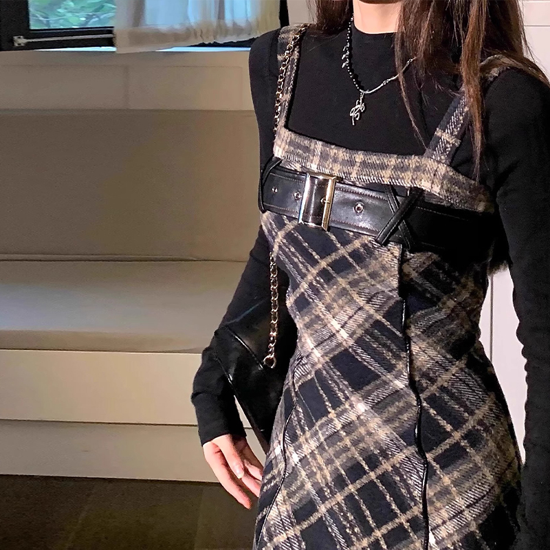 深冬裝搭配一整套格子吊帶連衣裙子女新款長裙小個子香風套裝