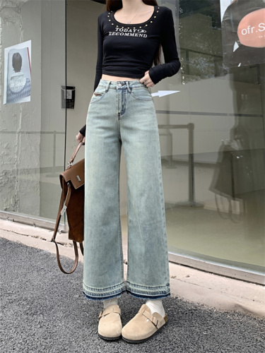 Real shot of retro light-colored jeans for women, spring design, loose straight wide-leg pants, versatile slimming high-waisted trousers