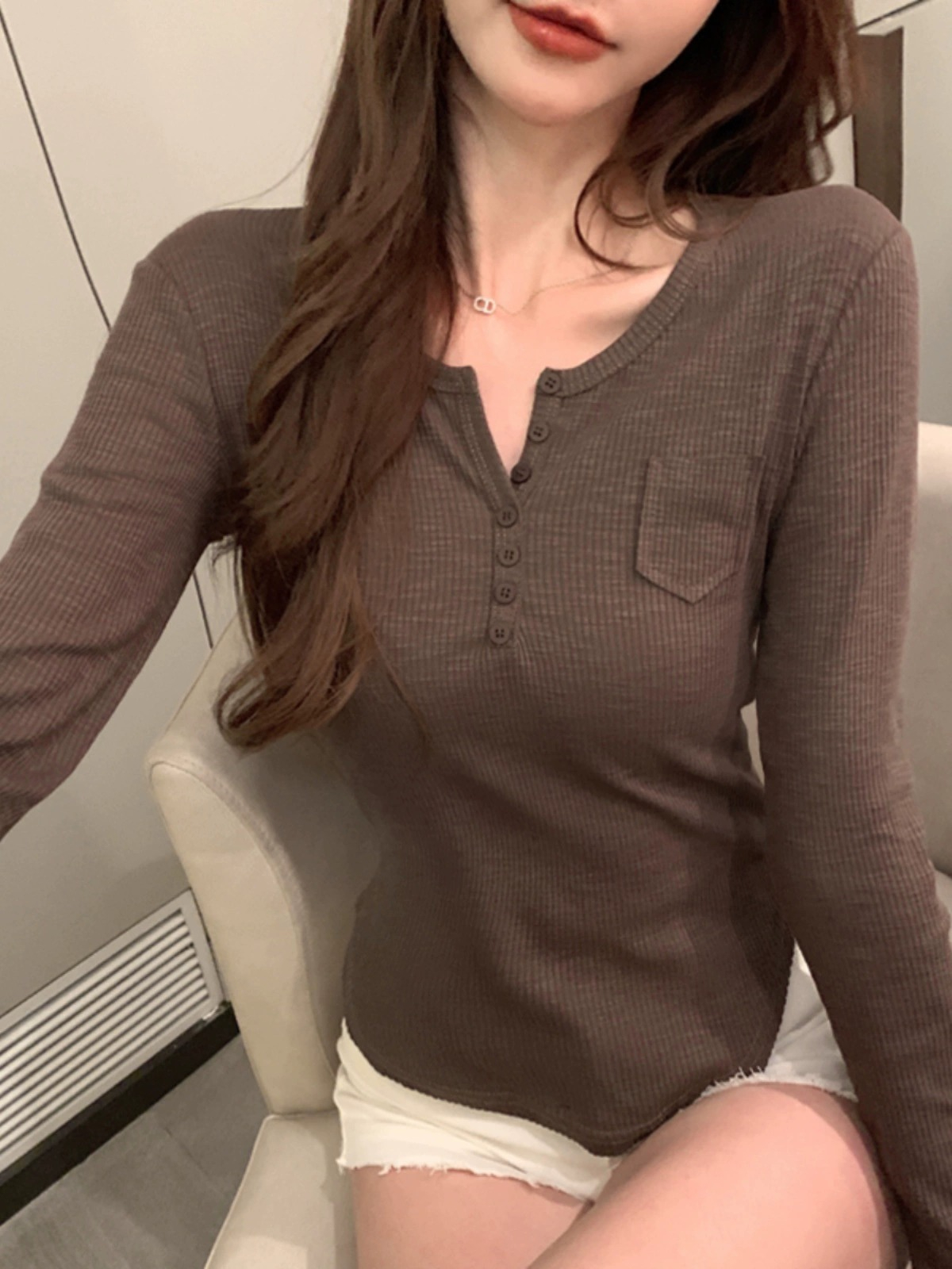 2024春秋新款長袖T恤女純色百搭修身顯瘦紐扣V領短款打底衫上衣潮