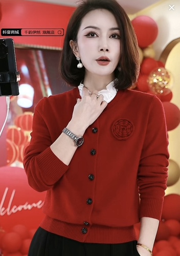 Qianyun Yiran Fashionable Retro Versatile Jacquard Slim Round Neck Knitted Cardigan Top