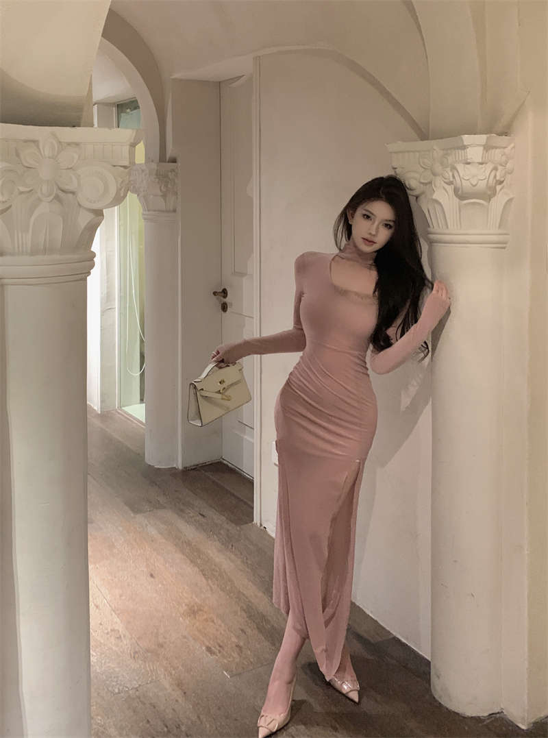 Real shot of ladylike, elegant and sexy hollow lace spliced ​​halterneck slim-fitting slit dress