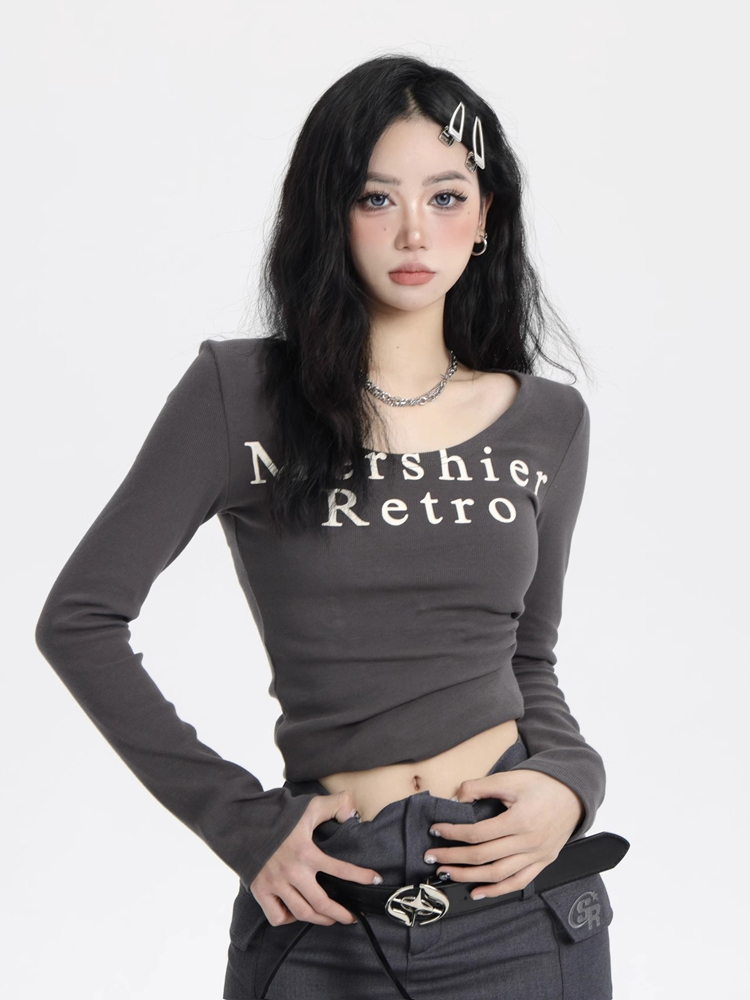 Zhenzhen is very lazy. Hot girl letter print U-neck long-sleeved T-shirt for women. Autumn new pure lust style inner layering top.