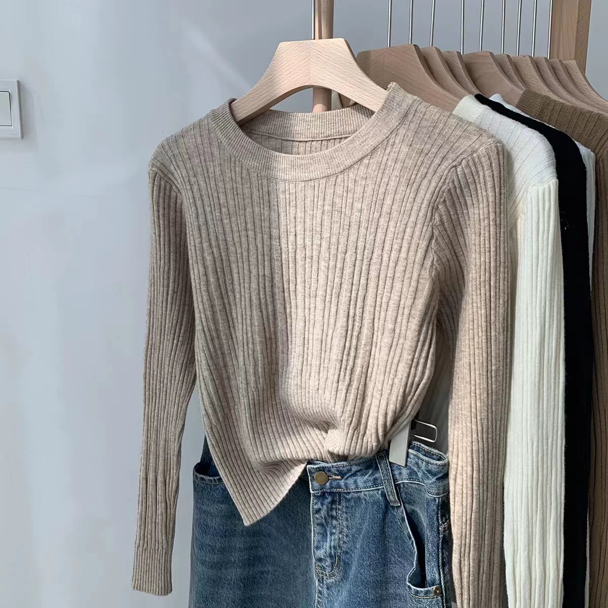 Simple round neck solid color long-sleeved sweater for women autumn and winter high-end design pure desire knitted bottoming shirt short top