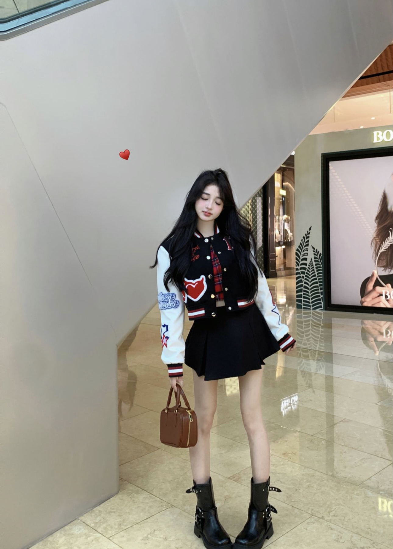 Actual shot of Zhang Yuanying's short baseball uniform jacket with the same patchwork pattern