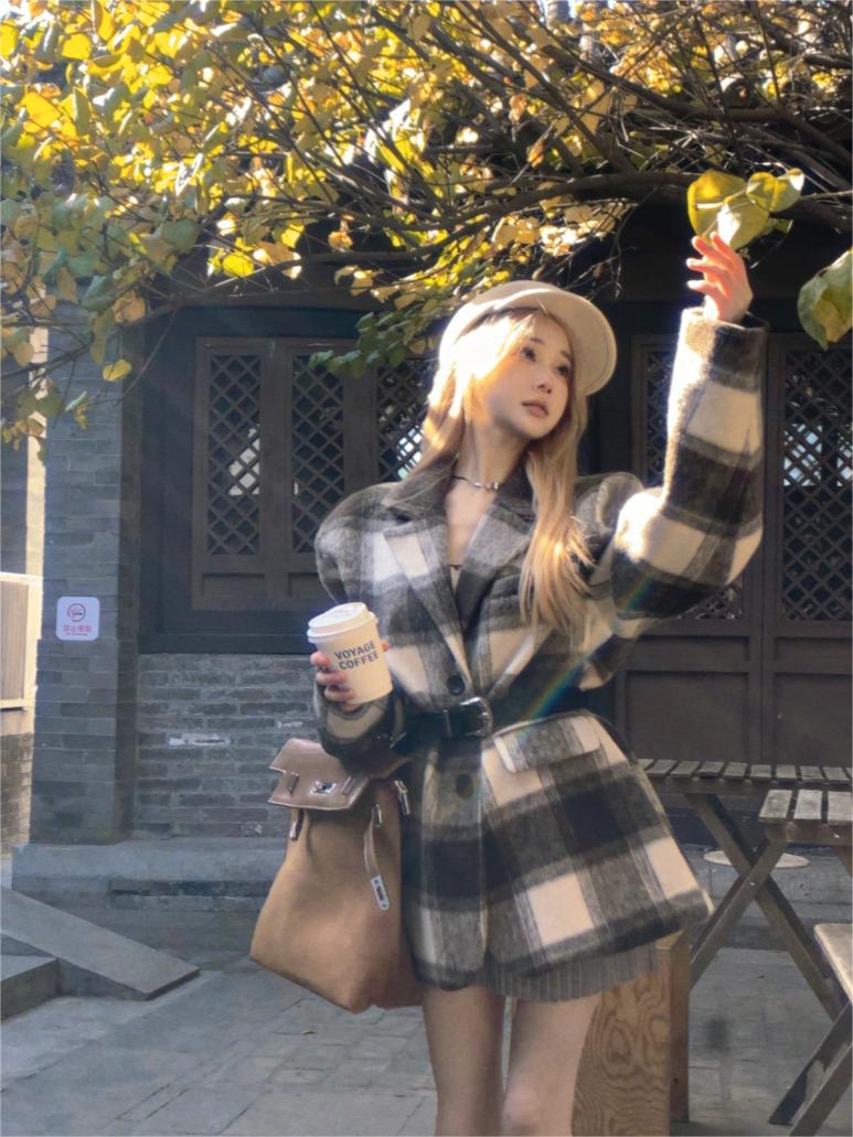 Actual shot of high-end brown plaid coat, new arrival in autumn and winter, college style long woolen coat