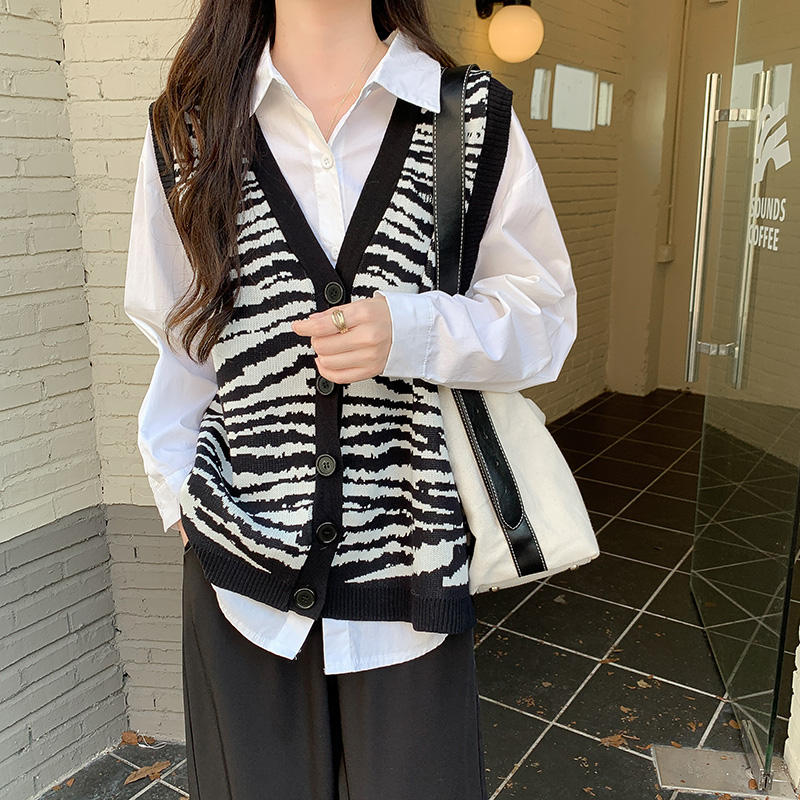 Actual shot of 2024 spring and summer new zebra pattern vest sweater jacket small cardigan long-sleeved bottoming V-neck top