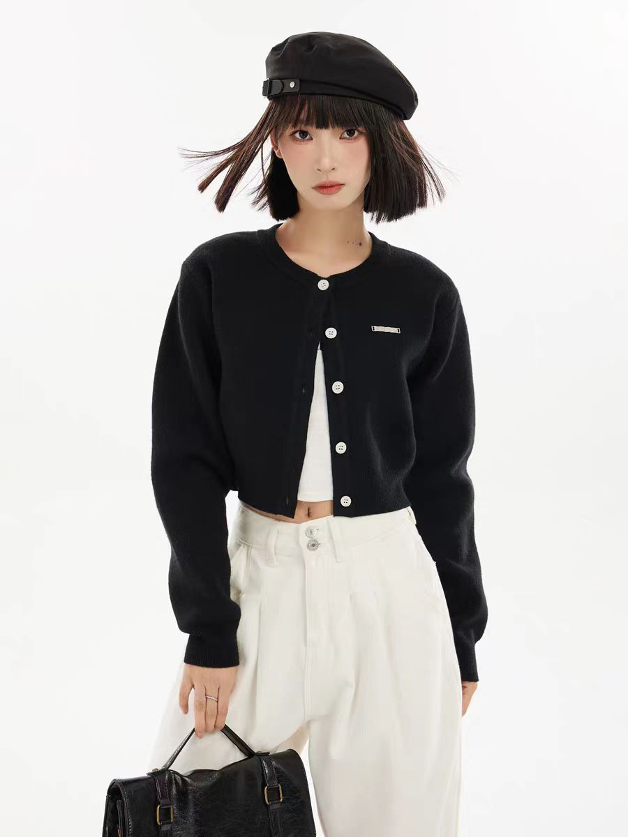 Autumn new women's high-end cold style short coat knitted cardigan chic top design