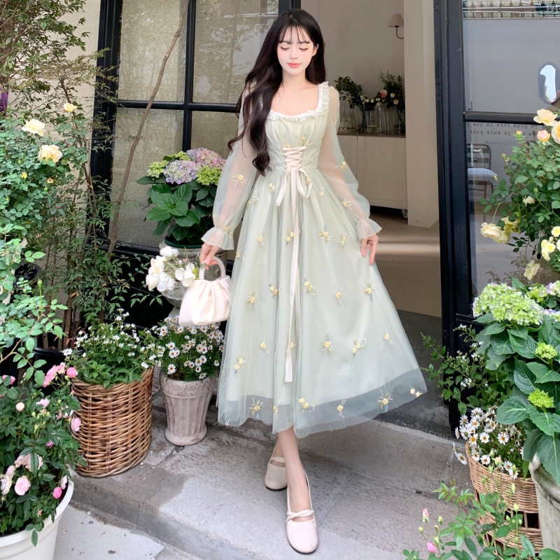 大碼女裝2024刺繡甜美仙女裙長款高腰顯瘦方領長袖連衣裙女春秋