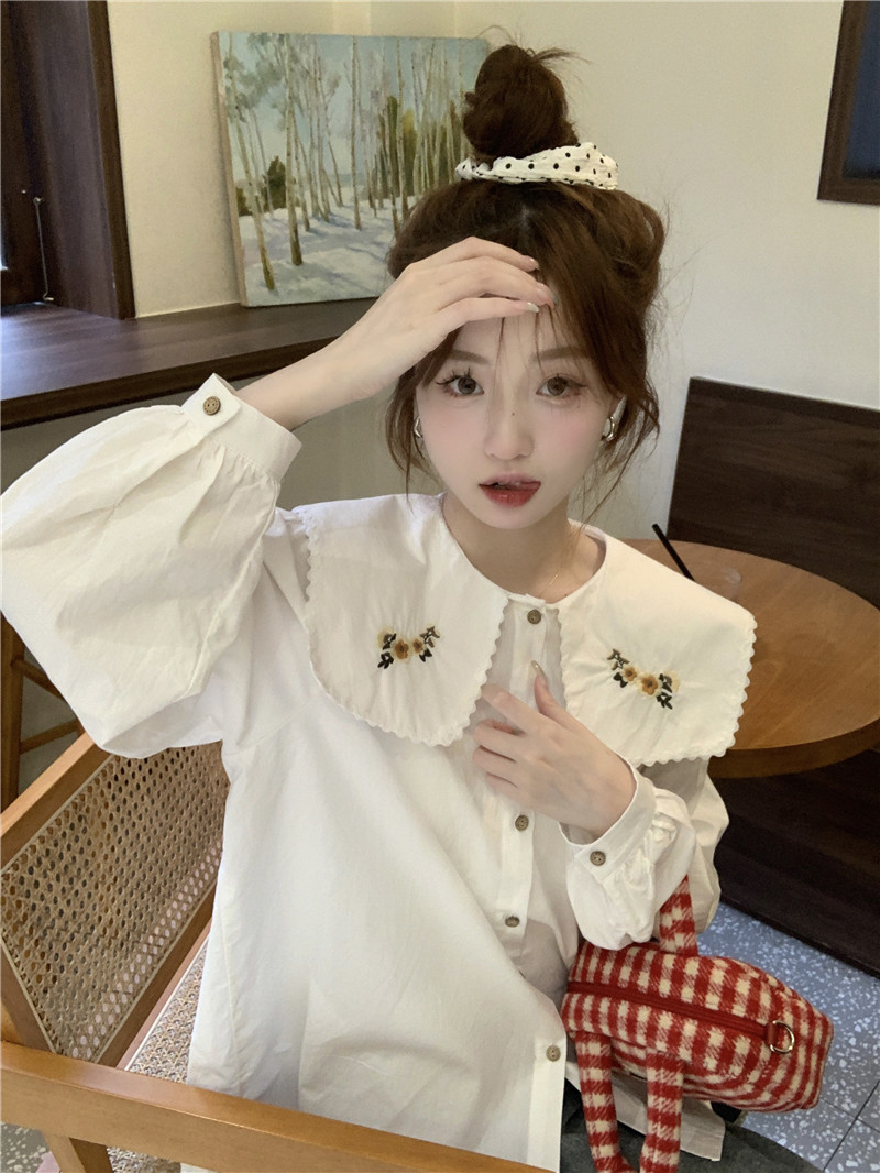 實拍~甜美刺繡花朵娃娃領長袖襯衫女春季疊穿寬鬆上衣