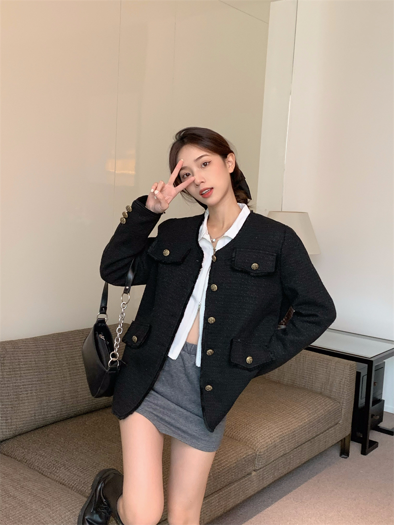 Actual shot of the new autumn and winter Korean style niche temperament and high-end small fragrance style long-sleeved short coat for women