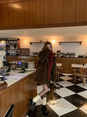 Actual photo of fur one-piece brown Maillard lamb wool mid-length coat, loose and fashionable coat