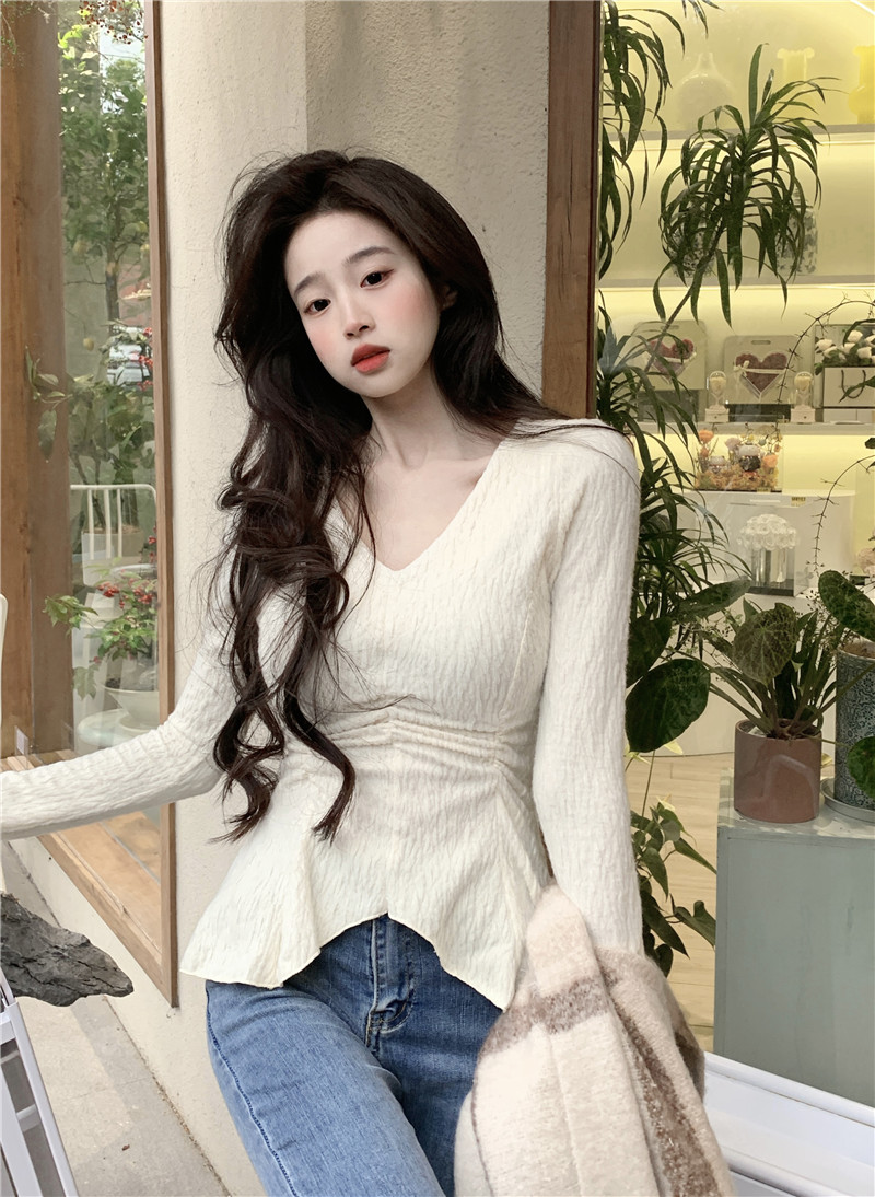 Actual shot~Spring style~French V-neck trumpet sleeve slim waist niche brushed long-sleeved top