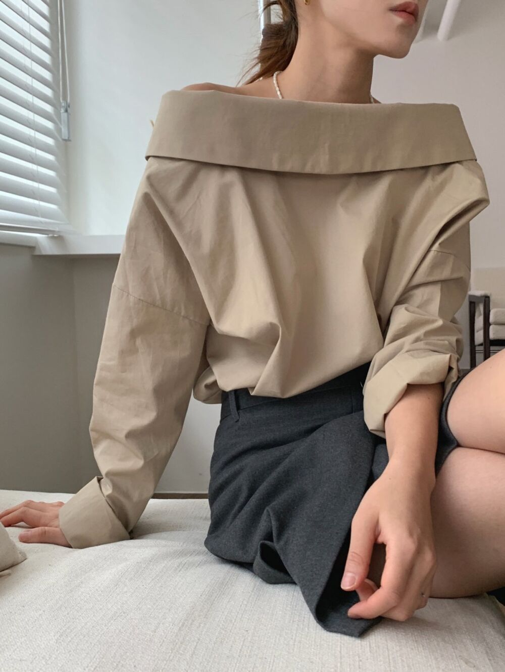 Spring Korean niche design one-line neck strap off-shoulder temperament large neckline reversible long-sleeved shirt top