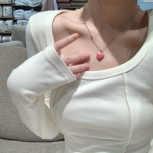 Actual shot of designer niche right shoulder long-sleeved T-shirt for women in spring and autumn with short bottoming shirt