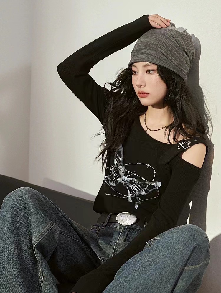 Design niche off-shoulder printed long-sleeved T-shirt for hot girls slimming short top 2024 autumn new style