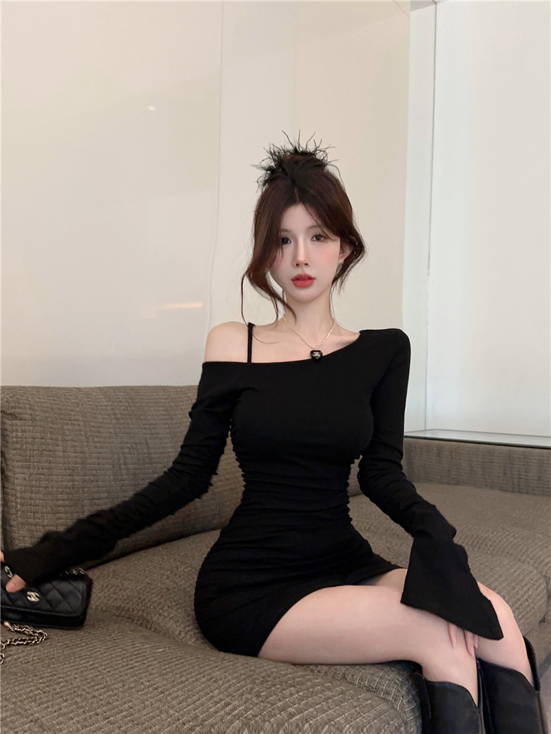 實拍~黑色辣妹連衣裙春秋性感斜肩露肩顯身材包臀裙短裙