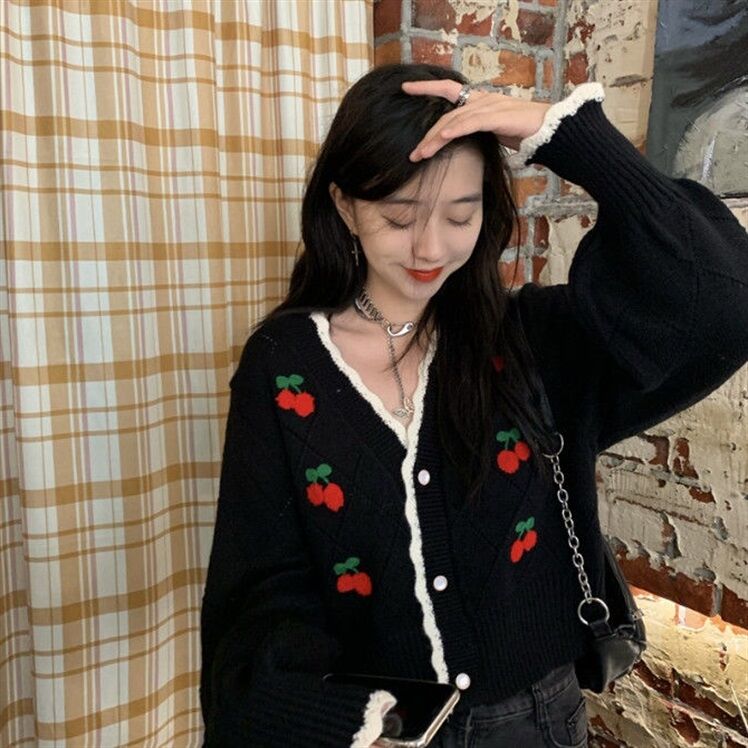 2024 new autumn strawberry shortcake playful and sweet age-reducing short long-sleeved cardigan top knitted jacket