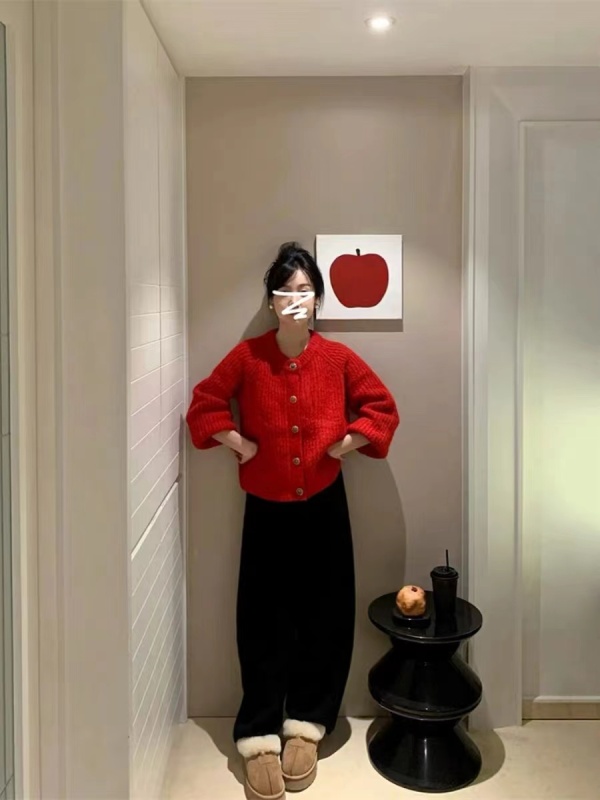High-end and super good-looking New Year red sweater for women autumn and winter 2024 new thick knitted cardigan jacket
