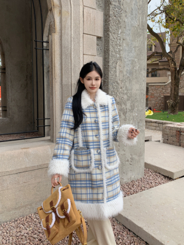 Real shot of autumn and winter new niche design furry splicing plaid woolen coat women's mid-length coat