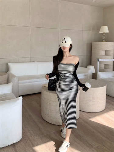 Actual shot of new spring one-shoulder strapless backless dress knitted long-sleeved cardigan
