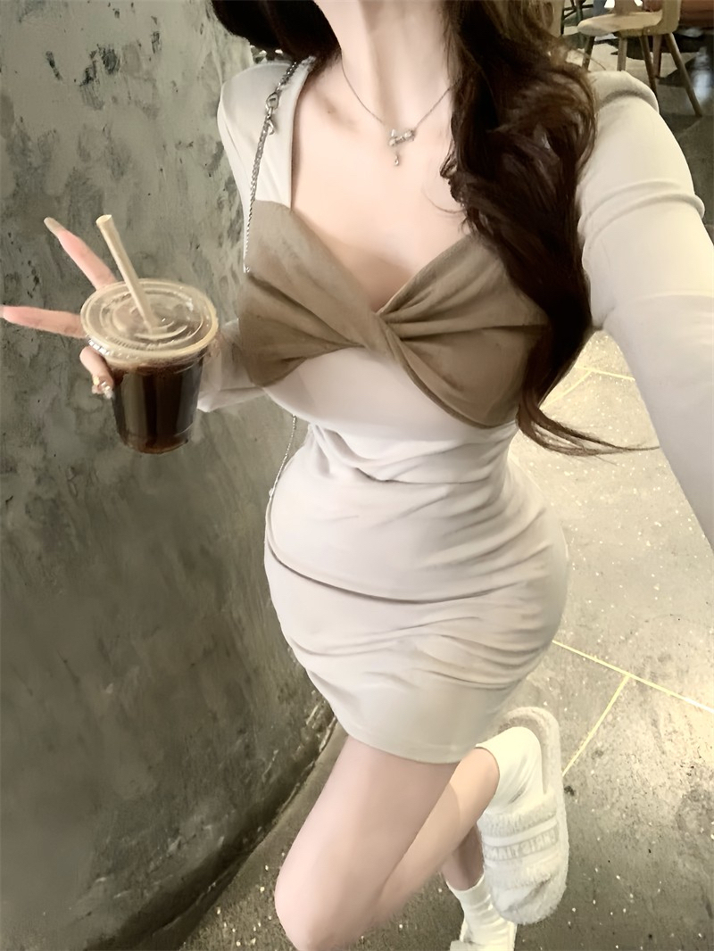 Xiaoxiangfeng color-blocked dress for women in autumn and winter, pure desire, sexy hip-hugging young mother's short skirt, figure-showing bottoming inner skirt