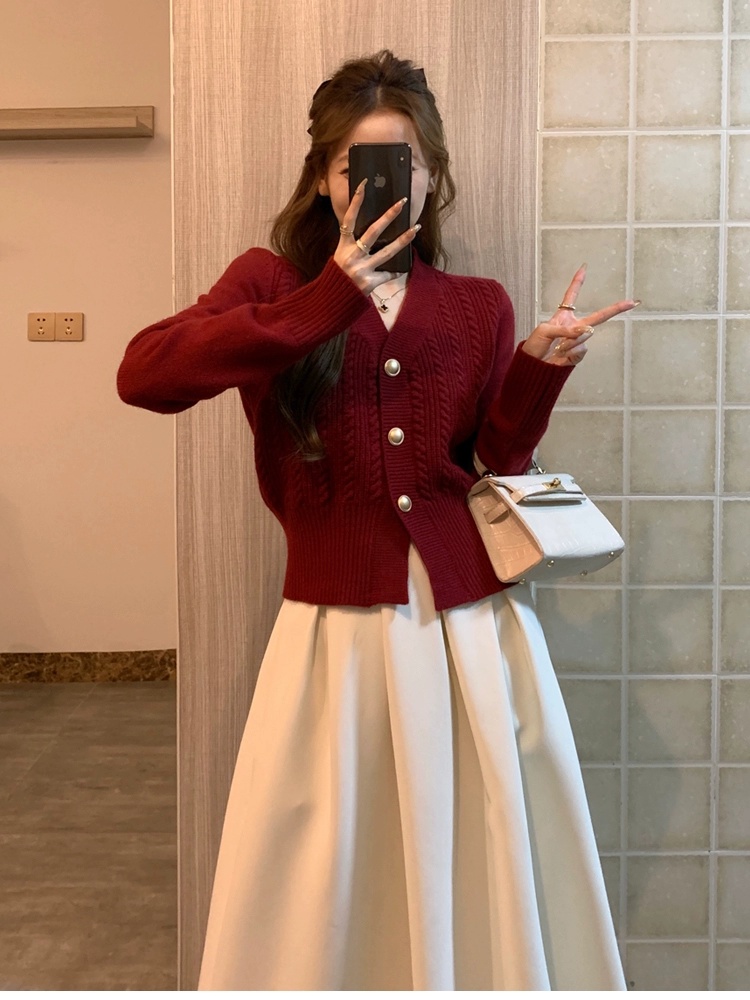 Retro red knitted cardigan for women, high-end twist V-neck, slim fit, slim waist, sweater jacket, inner top
