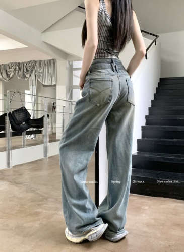 Real shot of autumn high-waisted wide-leg straight retro washed jeans