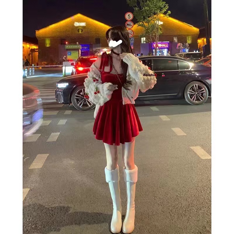 聖誕約會C位裙純欲氛圍拉滿の絲絨吊帶裙*白水女