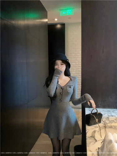 Real shot Winter V-neck solid color A-line short skirt spliced ​​slimming long-sleeved knitted dress